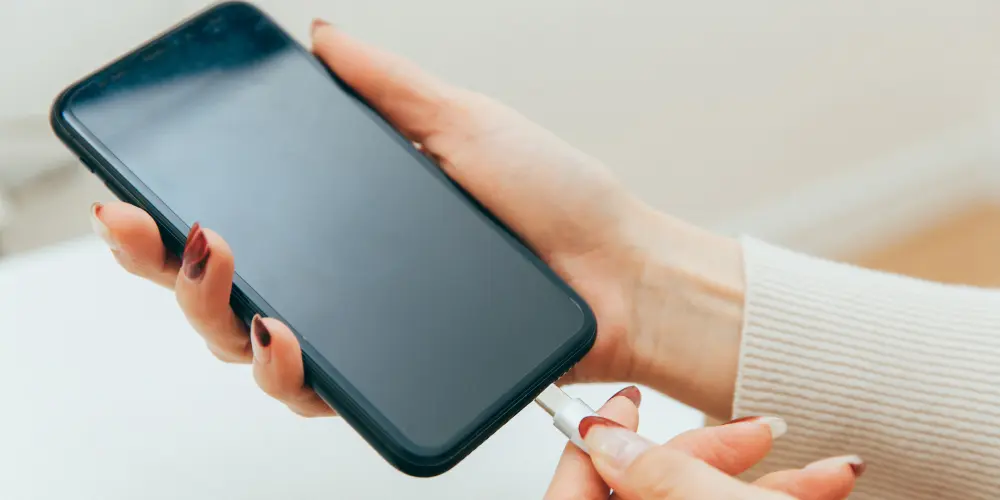 iPhoneのバッテリー交換は意味ないって本当？タイミングや費用について解説